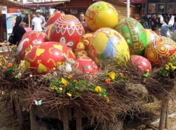 Târgul de Paște `Tradiții și Flori de Sărbători`