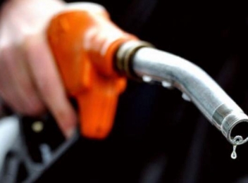 Benzina va ajunge la 7 lei/litru în octombrie. Analist: Autoritățile nu își fac treaba!
