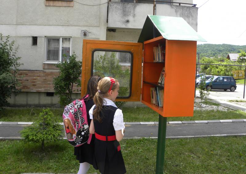 Soon Array of educate Alin Moldoveanu: „Avem biblioteci stradale în toate parcurile din Poiana  Câmpina” | Alin Moldoveanu | Romania Mama | Stiri | Administratie Publica |  Anunturi | Joburi | Turism | Sport | Lifestyle | Divertisment