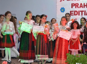  Festivalul „Flori de cântec prahovean”, dedicat copiilor talentați