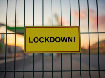 Un medic cere lockdown: „Trebuie întreruptă calea de transmitere a virusului”