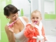 Patru idei pentru a-l învăța pe cel mic să se spele pe dinți
