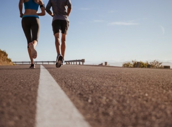 Este bine să alergi zilnic?