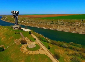 Îngerul Căzut sau Monumentul Tineretului, un simbol al Canalului Dunăre-Marea Neagră