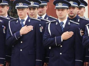 Polițiști români, delegați la Paris, pentru a le veni de hac infractorilor!
