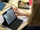 Tablete și laptopuri cu internet pentru elevi, din bani nerambursabili