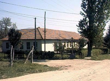 În satul Sohodol se asfaltează pentru prima dată drumul spre școală