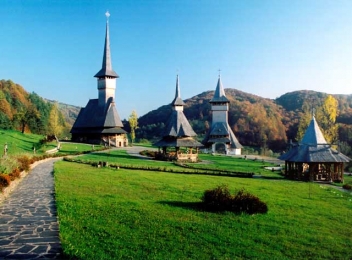 Cea mai înaltă construcţie de lemn din lume – Mănăstirea Bârsana