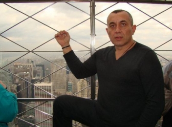 Răzvan Alexe, prietenul lui Vlad Cosma, arestat preventiv într-un dosar privind traficul de influență, vrea să fie cercetat în libertate