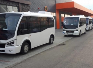 Fonduri din PNRR pentru microbuze electrice în transportul elevilor din Mehedinți