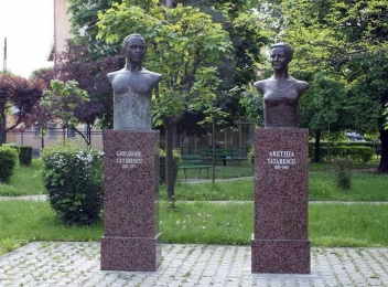 Primăria Târgu Jiu va reface busturile soților Tătărăscu
