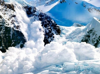 Avertisment de la ANM: Risc mare de avalanșe în mai multe zone montane