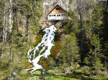 Cascada Sapte Izvoare – Cea mai pura sursa de apa din Romania