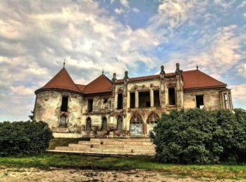 A început reabilitarea Castelului Banffy din Cluj