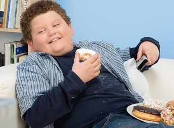 Tot mai multe cazuri de obezitate în rândul copiilor. Ce spun medicii