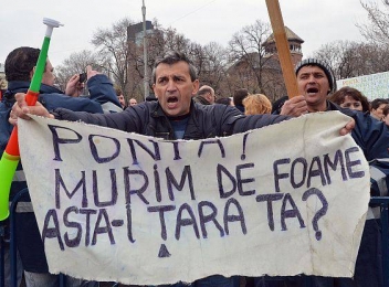 Noi proteste la Oltchim. Vâlcenii îşi vor salariile