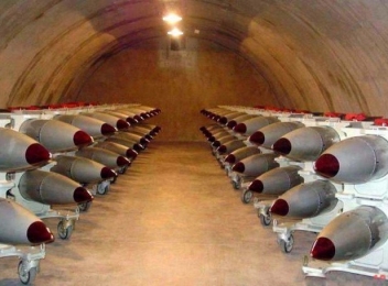 Statele Unite depozitează arme atomice în Europa