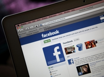 Facebook a fost amendat cu 10 milioane de euro