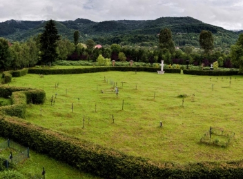 Cimitirul Săracilor din Sighetu Marmației are forma hărții României