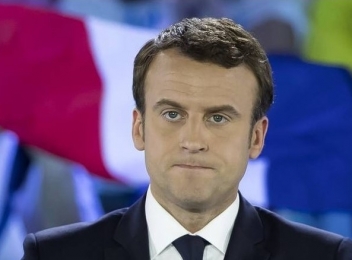 Macron a scăzut în sondaje