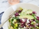 Salata cu quinoa, avocado si ricotta