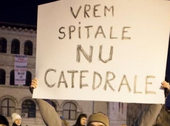 Proteste la sfârșit de an! „Vrem spitale, nu catedrale!”, motivul pentru care mai mulți români vor ieși în stradă
