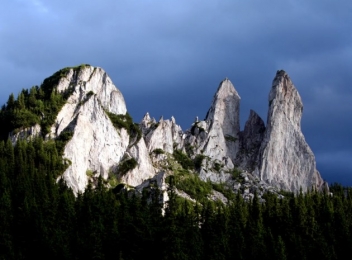 Pietrele Doamnei din Munții Rarău, între mit și realitate