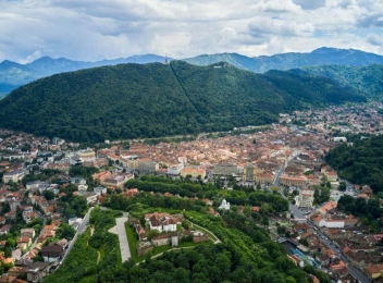 O nouă experiență pentru turiștii care ajung în Brașov: Zbor deasupra orașului