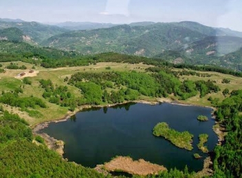 Lacul Mocearu, un loc aproape sălbatic din județul Buzău