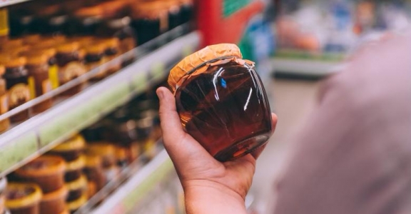 Alertă cu privire la miere! Cea din supermarket este falsă și nu conține nici măcar sirop de zahăr