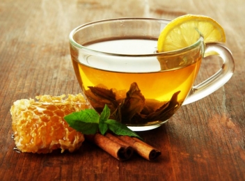 Cel mai puternic ceai pentru slăbit se face din două ingrediente nelipsite din bucătărie