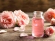Apa de trandafiri - Beneficii pentru piele și mod de utilizare