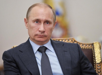 Vladimir Putin a primit acordul Parlamentului pentru trimiterea de trupe în Ucraina. Preşedintele rus nu a luat încă decizia unei intervenţii militare