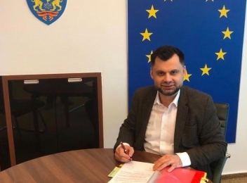 Adrian Dobre a semnat contractul de finanțare pentru proiectul de optimizare a proceselor administrative ale Primăriei