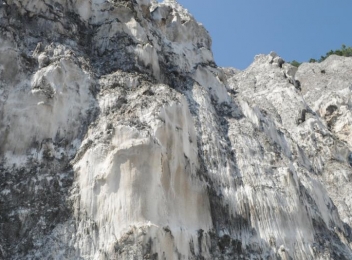 Muntele de Sare din Lopatari – Un monument impresionant al naturii