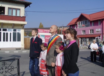 Primarul Alin Moldoveanu a depus coroane de flori, în memoria eroilor