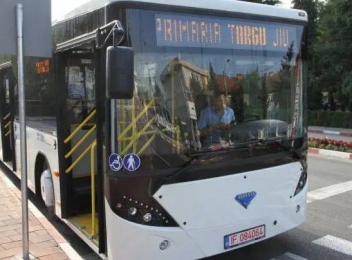 Transloc, societate aflată în subordinea CL Târgu Jiu, a alocat 400.000 lei pentru 8 autobuze second-hand