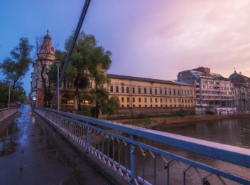 Podul Intelectualilor, unul dintre cele mai frumoase și circulate poduri pietonale din România