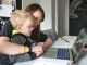 Părinții pot cere libere plătite pentru a sta cu copilul, dacă acesta face școală online