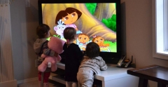 Trei sfaturi simple pentru a-i ține pe copii departe de ecrane
